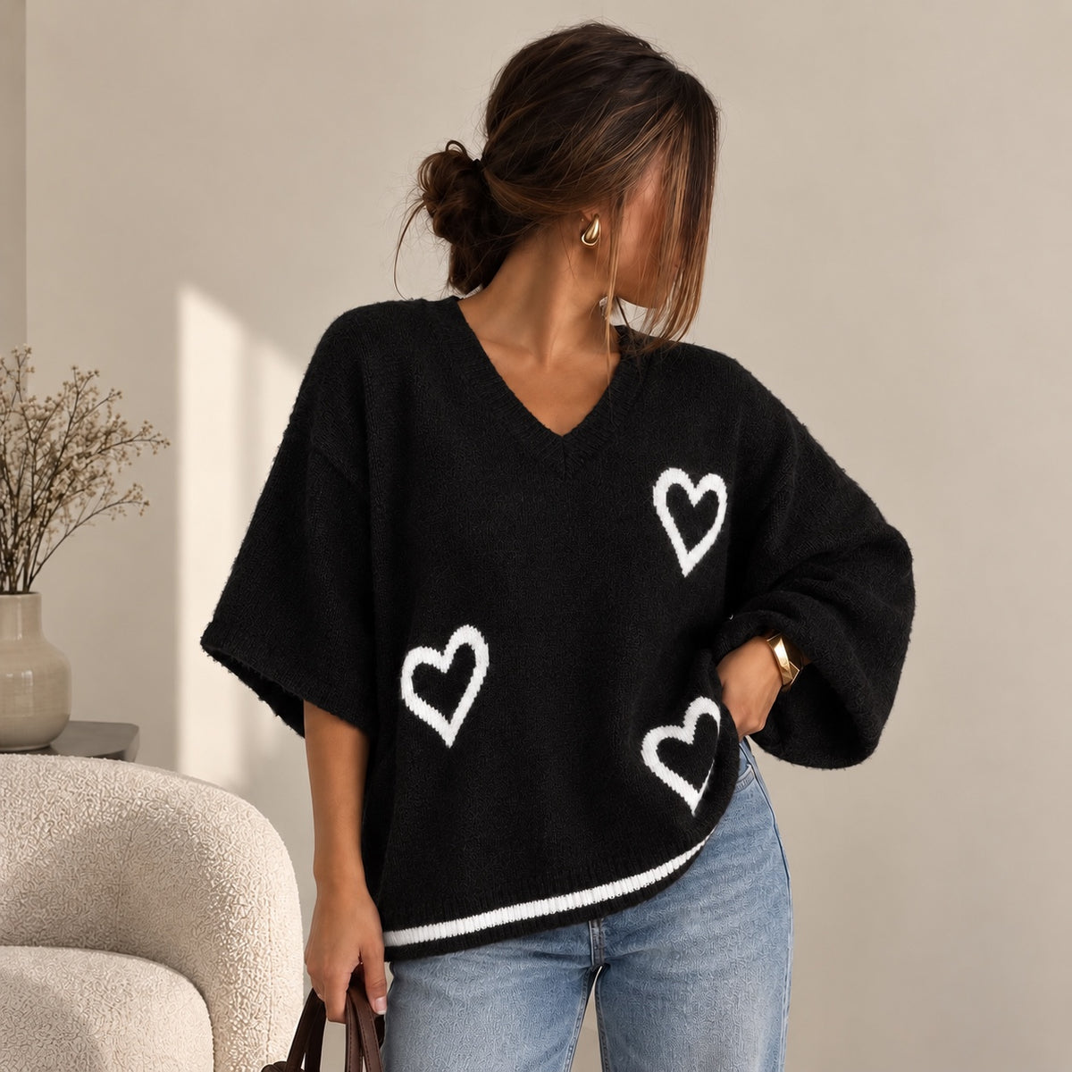 Women's oversized heart knit V-neck jumper in black, One Size UK 14–24